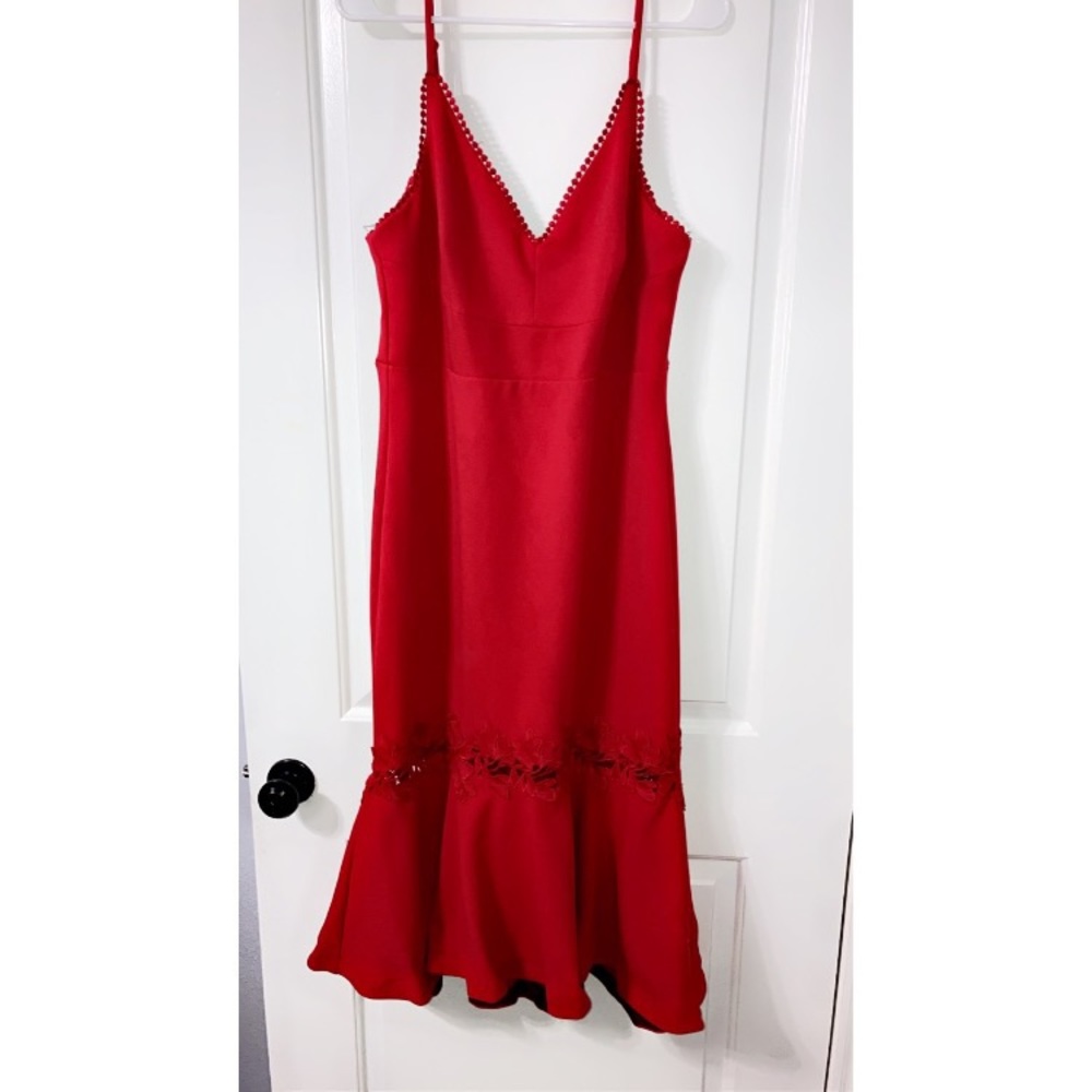 Beautiful red dress! 🥀